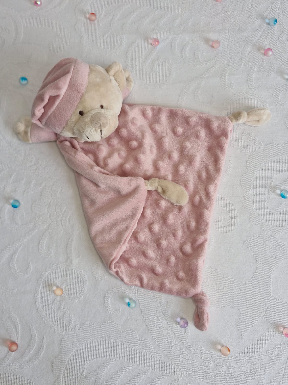 Ours en peluche avec mouchoir
