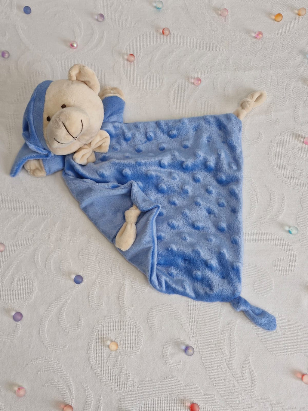 Ours en peluche avec mouchoir