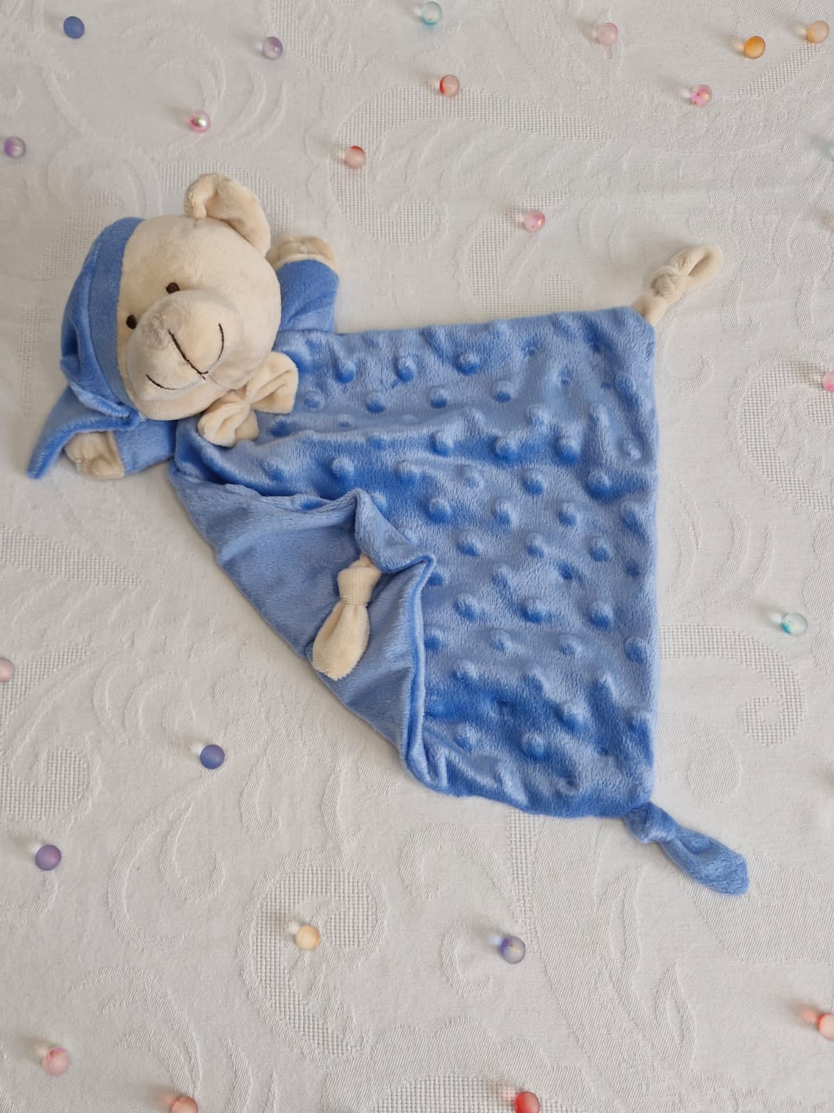 Ours en peluche avec mouchoir